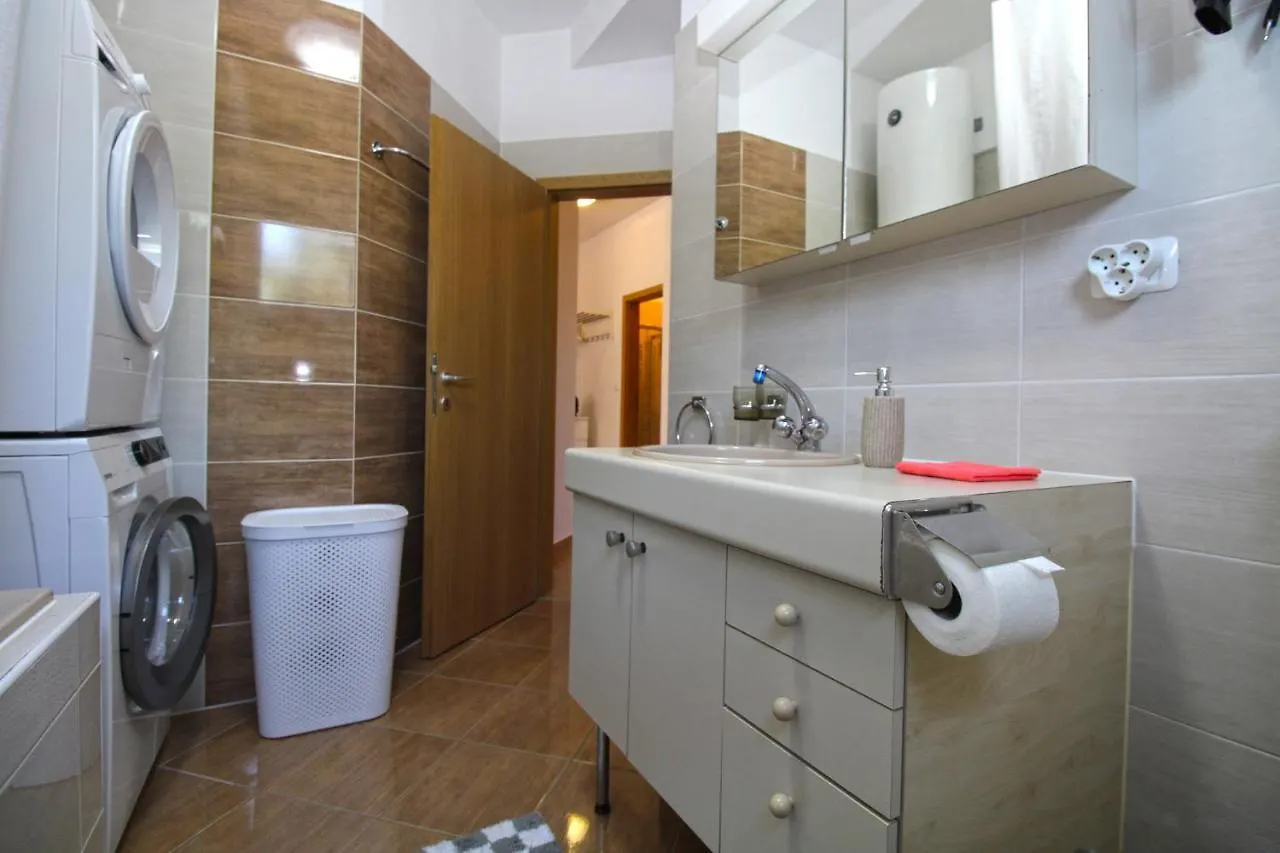 Apartment Vlado 2266 Pula 0*,